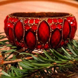 Hinged red bracelet